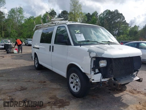 2014 Chevrolet Express Cargo z VIN 1GCSGAFX0E1155518, wystawiony jako IAAI lot #41915742 z przebiegiem 221 712 mil mil oraz . Historia ofert i sprzedaży dostępna na DreamBid. Obrazek 1.