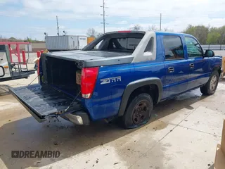 2003 Chevrolet Avalanche z VIN 3GNEC13T93G317713, wystawiony jako IAAI lot #41914946 z przebiegiem Nie podano mil oraz . Historia ofert i sprzedaży dostępna na DreamBid. Obrazek 4.