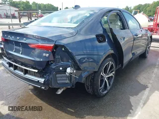 2024 Volvo S60 Plus Dark Theme с VIN 7JRL12FL9RG294057, выставлен на аукционе IAAI как лот 42231808 с пробегом 10 415 миль миль и . История ставок и продаж доступна на DreamBid. Изображение 4.