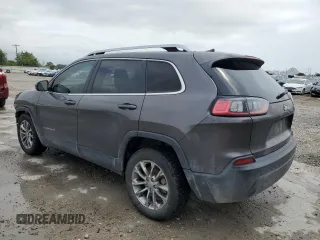 2019 Jeep Cherokee Latitude Plus с VIN 1C4PJLLB9KD186823, выставлен на аукционе Copart как лот 56421145 с пробегом 175 542 миль миль и Списание • Salvage title. История ставок и продаж доступна на DreamBid. Изображение 2.