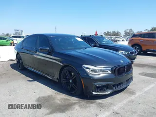 2017 BMW 7 Series 750i z VIN WBA7F0C54HGM21126, wystawiony jako IAAI lot #42326217 z przebiegiem 112 898 mil mil oraz . Historia ofert i sprzedaży dostępna na DreamBid. Obrazek 1.