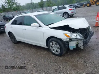 2008 Toyota Camry LE z VIN 4T1BE46K18U784764, wystawiony jako IAAI lot #42260705 z przebiegiem 192 588 mil mil oraz . Historia ofert i sprzedaży dostępna na DreamBid. Obrazek 1.