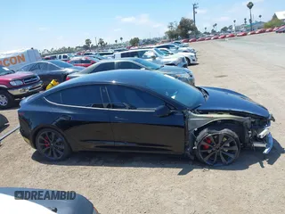 2020 Tesla Model 3 Performance z VIN 5YJ3E1EC5LF641593, wystawiony jako IAAI lot #42153291 z przebiegiem 70 264 mil mil oraz . Historia ofert i sprzedaży dostępna na DreamBid. Obrazek 14.