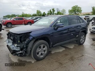 2024 Toyota RAV4 XLE z VIN 2T3P1RFV1RW428106, wystawiony jako Copart lot #55768885 z przebiegiem 15 340 mil mil oraz Szkoda całkowita • Salvage title. Historia ofert i sprzedaży dostępna na DreamBid. Obrazek 1.