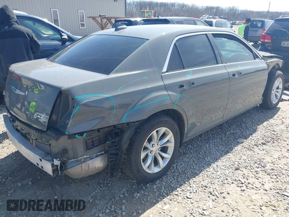 2019 Chrysler 300 Touring with VIN 2C3CCAAG0KH564997, listed as a IAAI auction lot 41852876 with 39,219 mi miles. Bid and sale history available at carsss.com. Image 4.
