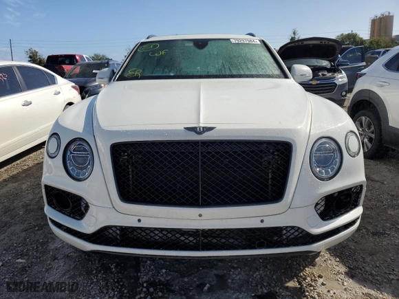 2018 Bentley Bentayga W12 Signature with VIN SJAAC4ZV7JC017462, listed as a Copart auction lot 79297984 with 0 miles and Non Repairable. Bid and sale history available at carsss.com. Image 5.