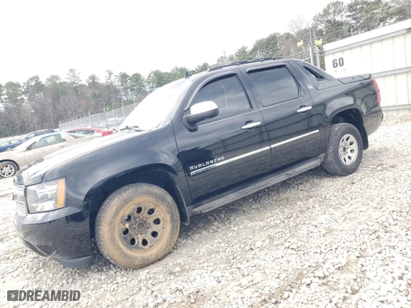 2013 Chevrolet Avalanche LTZ with VIN 3GNMCGE07DG198370, listed as a Copart auction lot 43990185 with 125,944 mi miles and Salvage Title. Bid and sale history available at carsss.com. Image 1.