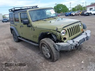 2013 Jeep Wrangler Unlimited Sport z VIN 1C4BJWDG0DL577812, wystawiony jako IAAI lot #42301104 z przebiegiem 138 387 mil mil oraz . Historia ofert i sprzedaży dostępna na DreamBid. Obrazek 1.