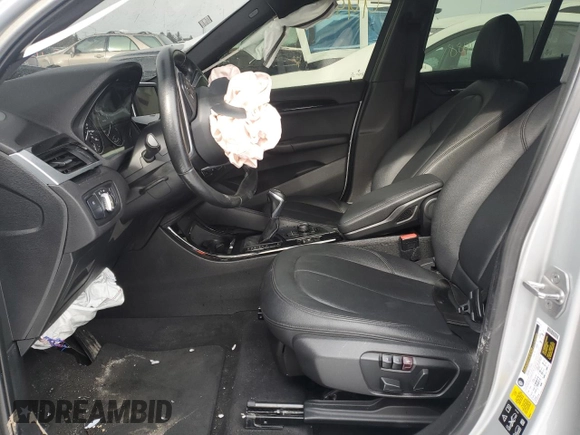2016 BMW X1 xDrive28i z VIN WBXHT3C37G5F66869, wystawiony jako Copart lot #44990885 z przebiegiem Nie podano mil oraz Szkoda całkowita • Salvage title. Historia ofert i sprzedaży dostępna na DreamBid. Obrazek 7.