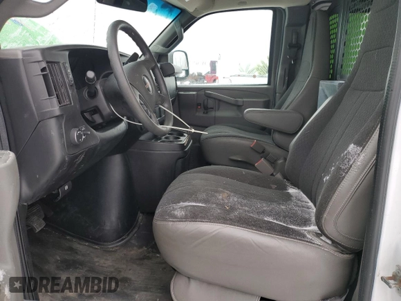 2019 GMC Savana Cargo z VIN 1GTW7AFGXK1281852, wystawiony jako Copart lot #85546514 z przebiegiem 147 683 mil mil oraz Szkody całkowita. Historia ofert i sprzedaży dostępna na DreamBid. Obrazek 7.