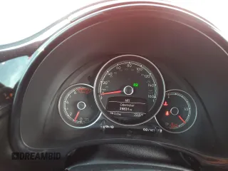 2019 Volkswagen Beetle S с VIN 3VWFD7AT9KM712147, выставлен на аукционе Copart как лот 51871395 с пробегом 39 831 миль миль и Списание • Salvage title. История ставок и продаж доступна на DreamBid. Изображение 9.