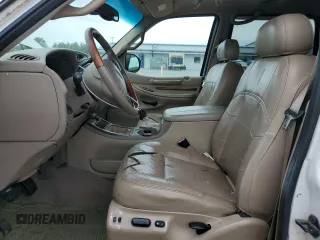 2001 Lincoln Navigator z VIN 5LMFU28R71LJ18097, wystawiony jako Copart lot #56051245 z przebiegiem Nie podano mil oraz Tytuł czysty. Historia ofert i sprzedaży dostępna na DreamBid. Obrazek 7.