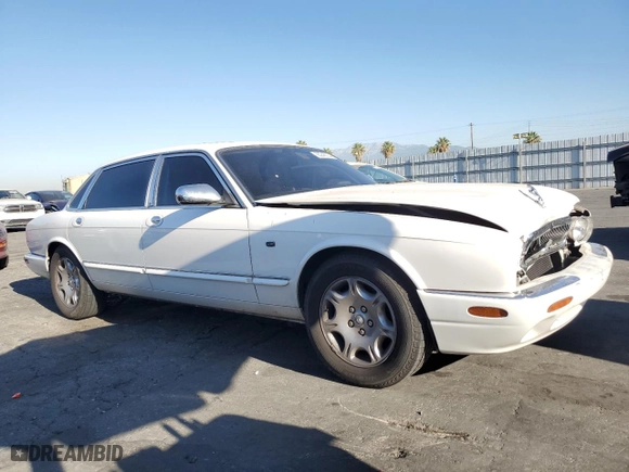 2001 Jaguar XJ VDP with VIN SAJDA24C11LF28715, listed as a Copart auction lot 65246334 with 107,965 mi miles and Salvage Title. Bid and sale history available at carsss.com. Image 4.