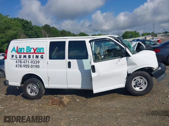 2017 GMC Savana Cargo z VIN 1GTW7AFG9H1117887, wystawiony jako IAAI lot #42233506 z przebiegiem Nie podano mil oraz . Historia ofert i sprzedaży dostępna na DreamBid. Obrazek 13.