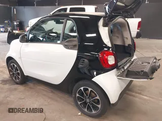 2016 Smart fortwo Passion z VIN WMEFJ5DA9GK061774, wystawiony jako IAAI lot #42005599 z przebiegiem 44 323 mil mil oraz . Historia ofert i sprzedaży dostępna na DreamBid. Obrazek 3.