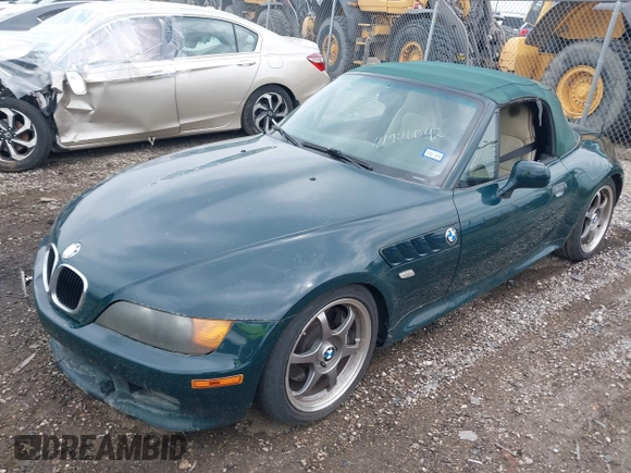 1999 BMW Z3 z VIN 4USCH3336XLF40956, wystawiony jako IAAI lot #41940092 z przebiegiem 198 612 mil mil oraz . Historia ofert i sprzedaży dostępna na DreamBid. Obrazek 2.