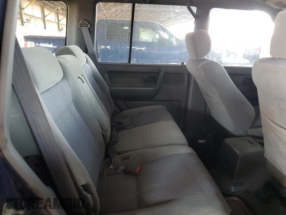 1995 Isuzu Trooper z VIN JACDJ58V8S7908300, wystawiony jako Copart lot #46450195 z przebiegiem 256 256 mil mil oraz Czysty tytuł • Clean title. Historia ofert i sprzedaży dostępna na DreamBid. Obrazek 10.