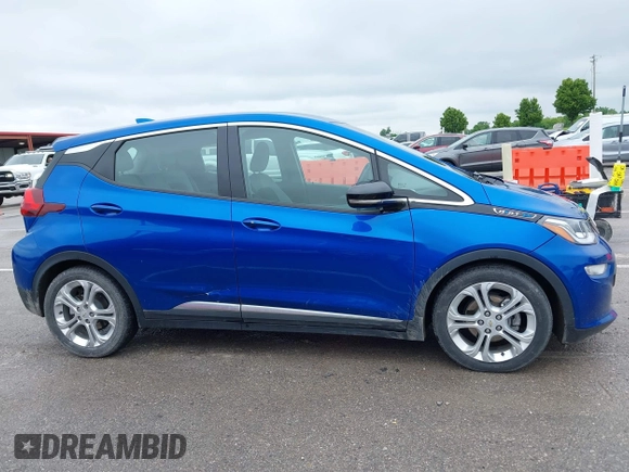 2020 Chevrolet Bolt EV LT z VIN 1G1FW6S0XL4145254, wystawiony jako IAAI lot #42255536 z przebiegiem 16 691 mil mil oraz . Historia ofert i sprzedaży dostępna na DreamBid. Obrazek 13.