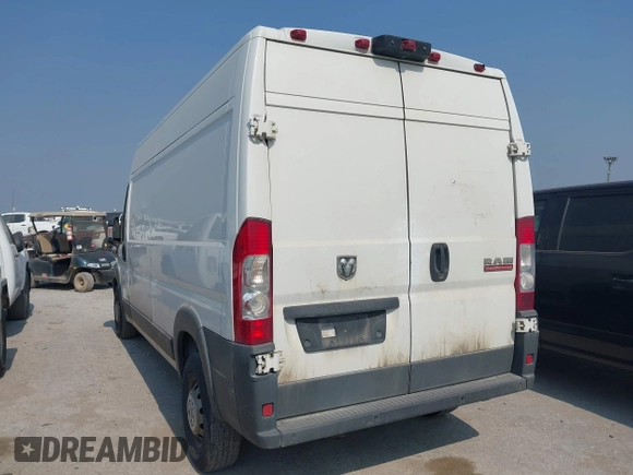 2018 Ram ProMaster Cargo z VIN 3C6TRVDG9JE122797, wystawiony jako IAAI lot #42275056 z przebiegiem 275 341 mil mil oraz . Historia ofert i sprzedaży dostępna na DreamBid. Obrazek 3.
