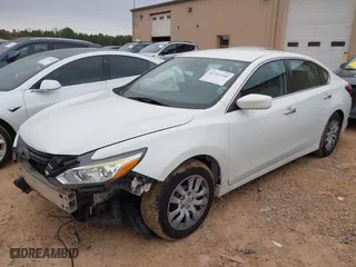 2018 Nissan Altima 2.5 S with VIN 1N4AL3AP3JC161182, listed as a IAAI auction lot 41761549 with 121,282 mi miles. Bid and sale history available at carsss.com. Image 17.