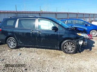 2019 Toyota Sienna XLE Auto Access Seat with VIN 5TDYZ3DC9KS995408, listed as a IAAI auction lot 41114546 with 98,280 mi miles. Bid and sale history available at carsss.com. Image 14.