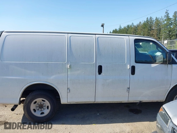 2017 Chevrolet Express Cargo z VIN 1GCWGAFF5H1326857, wystawiony jako IAAI lot #42770203 z przebiegiem Nie podano mil oraz . Historia ofert i sprzedaży dostępna na DreamBid. Obrazek 12.