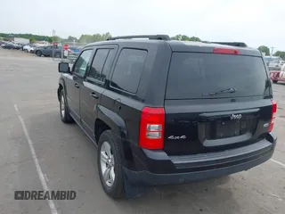 2015 Jeep Patriot Latitude z VIN 1C4NJRFBXFD169475, wystawiony jako IAAI lot #42194444 z przebiegiem 197 456 mil mil oraz . Historia ofert i sprzedaży dostępna na DreamBid. Obrazek 3.
