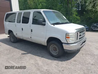 2010 Ford Econoline Passenger XL z VIN 1FBNE3BL3ADA77850, wystawiony jako IAAI lot #42320096 z przebiegiem 224 841 mil mil oraz . Historia ofert i sprzedaży dostępna na DreamBid. Obrazek 1.