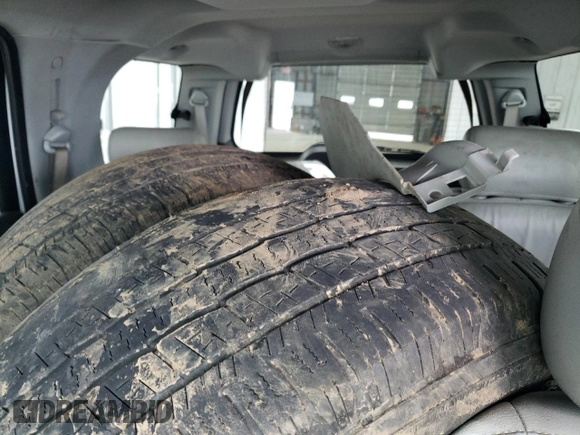 2006 Lincoln Navigator Luxury z VIN 5LMFU28516LJ01056, wystawiony jako Copart lot #55168095 z przebiegiem Nie podano mil oraz Szkoda całkowita • Salvage title. Historia ofert i sprzedaży dostępna na DreamBid. Obrazek 10.