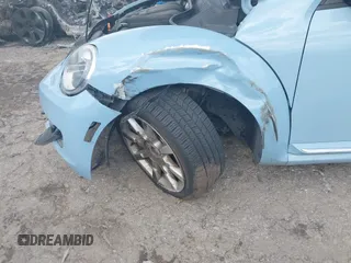 2012 Volkswagen Beetle 2.5L PZEV with VIN 3VWJP7AT6CM651620, listed as a IAAI auction lot 41395145 with 1 mi miles. Bid and sale history available at carsss.com. Image 6.