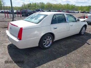 2010 Cadillac DTS 1SC z VIN 1G6KD5EY0AU114294, wystawiony jako IAAI lot #42046408 z przebiegiem 119 142 mil mil oraz . Historia ofert i sprzedaży dostępna na DreamBid. Obrazek 4.