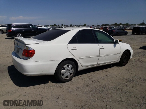 2005 Toyota Camry STD z VIN 4T1BE32K55U025255, wystawiony jako Copart lot #59423275 z przebiegiem 290 722 mil mil oraz Czysty tytuł • Clean title. Historia ofert i sprzedaży dostępna na DreamBid. Obrazek 3.