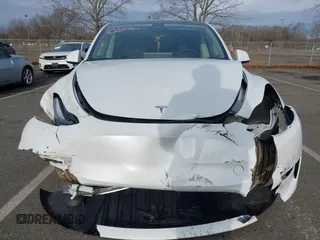 2025 Tesla Model Y Long Range with VIN 7SAYGDEE1SA343429, listed as a IAAI auction lot 41504455 with 1,284 mi miles and . Bid and sale history available at carsss.com. Image 12.