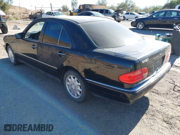 1997 Mercedes-Benz E-Class with VIN WDBJF55F6VJ032691, listed as a IAAI auction lot 40807926 with 215,262 mi miles. Bid and sale history available at carsss.com. Image 3.