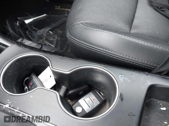2018 Kia Sorento SX Limited with VIN 5XYPKDA55JG429852, listed as a IAAI auction lot 42823592 with 84,317 mi miles and . Bid and sale history available at DreamBid. Image 11.