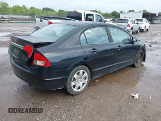 2009 Honda Civic LX z VIN 1HGFA16599L005064, wystawiony jako IAAI lot #42395387 z przebiegiem 297 398 mil mil oraz . Historia ofert i sprzedaży dostępna na DreamBid. Obrazek 4.