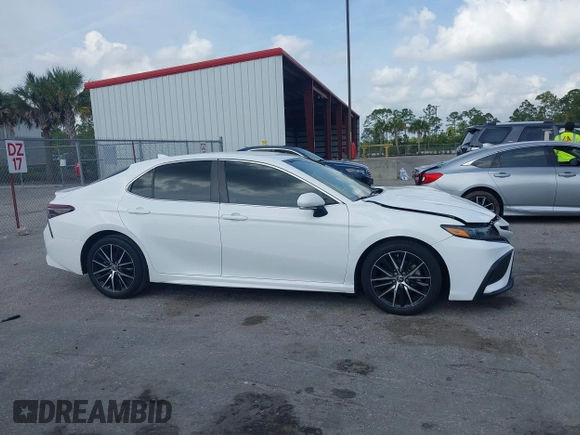 2022 Toyota Camry SE with VIN 4T1T11AK7NU668664, listed as a IAAI auction lot 41861383 with 7,843 mi miles. Bid and sale history available at carsss.com. Image 13.