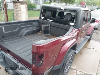 2021 Jeep Gladiator Overland z VIN 1C6HJTFGXML555622, wystawiony jako IAAI lot #42237686 z przebiegiem 62 358 mil mil oraz . Historia ofert i sprzedaży dostępna na DreamBid. Obrazek 6.