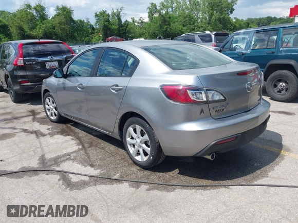 2011 Mazda 3 i Touring z VIN JM1BL1VG2B1442643, wystawiony jako IAAI lot #42145394 z przebiegiem 145 550 mil mil oraz . Historia ofert i sprzedaży dostępna na DreamBid. Obrazek 3.
