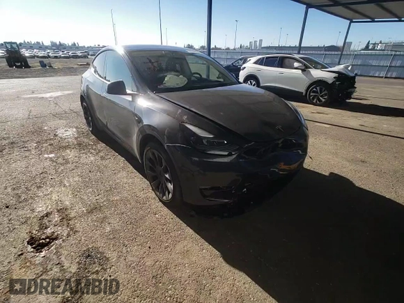 2024 Tesla Model Y Long Range with VIN 7SAYGDEE4RF127409, listed as a Copart auction lot 84274794 with 14,246 mi miles and Salvage title. Bid and sale history available at DreamBid. Image 10.