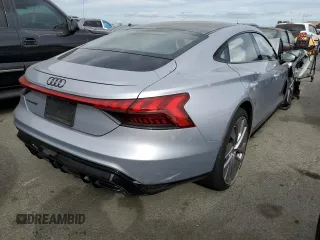 2022 Audi e-tron GT Prestige z VIN WAUEJBFW0N7006385, wystawiony jako Copart lot #70174293 z przebiegiem 24 376 mil mil oraz . Historia ofert i sprzedaży dostępna na DreamBid. Obrazek 3.