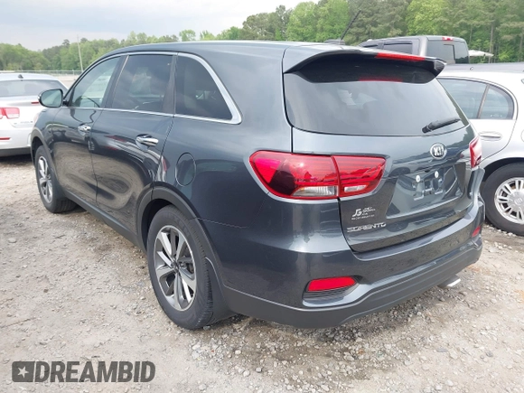 2020 Kia Sorento S z VIN 5XYPG4A5XLG690303, wystawiony jako IAAI lot #42070603 z przebiegiem 55 434 mil mil oraz . Historia ofert i sprzedaży dostępna na DreamBid. Obrazek 3.