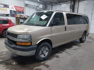 2012 Chevrolet Express Passenger 1LT z VIN 1GAZG1FAXC1127760, wystawiony jako IAAI lot #41629882 z przebiegiem 311 110 mil mil oraz . Historia ofert i sprzedaży dostępna na DreamBid. Obrazek 18.