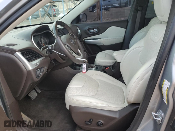 2017 Jeep Cherokee Overland z VIN 1C4PJMJS4HW609880, wystawiony jako Copart lot #45598445 z przebiegiem 83 691 mil mil oraz Szkoda całkowita • Salvage title. Historia ofert i sprzedaży dostępna na DreamBid. Obrazek 7.