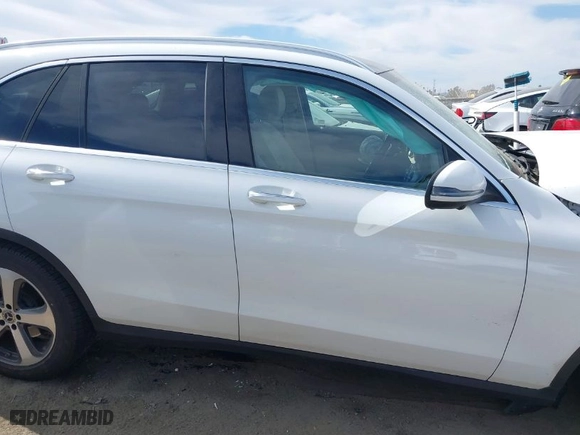 2020 Mercedes-Benz GLC with VIN W1N0G8DB4LF854117, listed as a IAAI auction lot 41637445 with 25,021 mi miles. Bid and sale history available at carsss.com. Image 13.