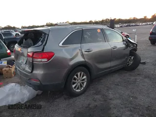 2017 Kia Sorento LX with VIN 5XYPG4A38HG272425, listed as a IAAI auction lot 41083603 with 105,537 mi miles. Bid and sale history available at carsss.com. Image 4.