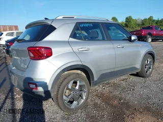 2022 Hyundai Venue SEL with VIN KMHRC8A35NU133080, listed as a IAAI auction lot 40300938 with 95,510 mi miles and . Bid and sale history available at DreamBid. Image 4.