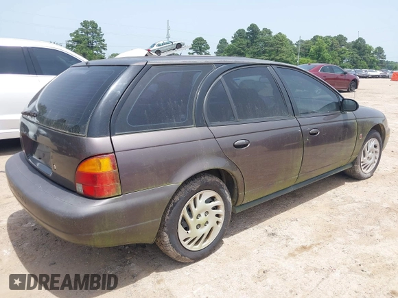 1999 Saturn SW z VIN 1G8ZK8270XZ189484, wystawiony jako IAAI lot #42265580 z przebiegiem 142 257 mil mil oraz . Historia ofert i sprzedaży dostępna na DreamBid. Obrazek 4.