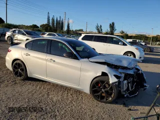 2020 Alfa Romeo Giulia Ti Sport with VIN ZARFAMBN7L7635824, listed as a Copart auction lot 73010252 with 15,771 mi miles. Bid and sale history available at carsss.com. Image 4.