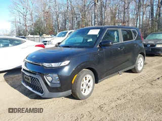 2020 Kia Soul LX with VIN KNDJ23AU4L7061221, listed as a IAAI auction lot 41815005 with 34,207 mi miles. Bid and sale history available at carsss.com. Image 2.